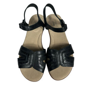 Clarks Womens Ada Mist Sandal Size 7M Black Leather Flat Ankle Strap Comfy Shoe